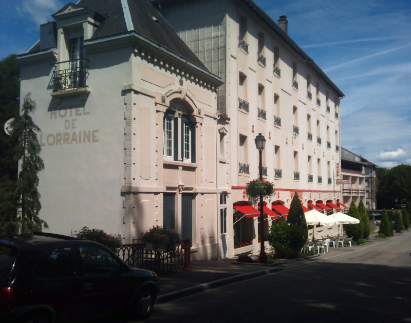 facade_hotel_lorraine_contrexeville